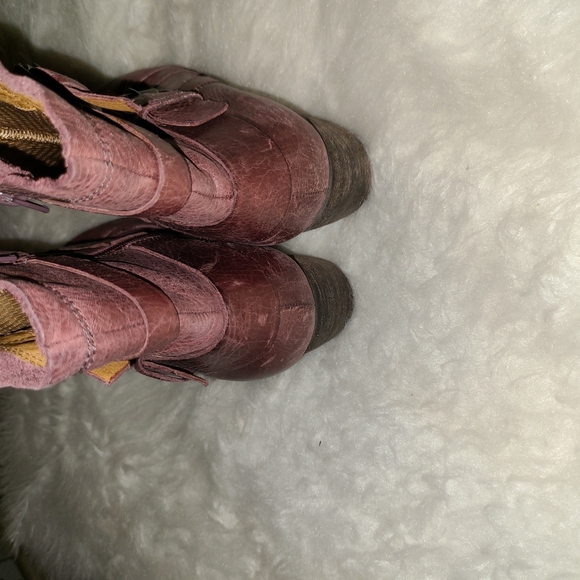 Naya S. 9 M Dark Red Leather Heeled Booties 👢 - Picture 5 of 7